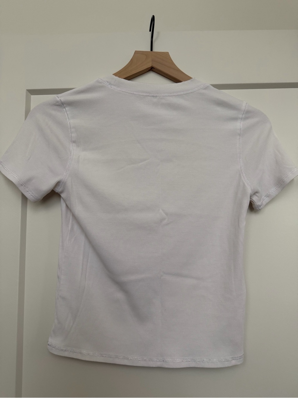 Vuori Fitted Pose Tee - Picture 4 of 4